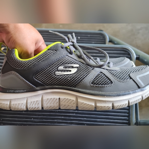 Skechers memory Foam mens sneakers - Picture 2 of 10